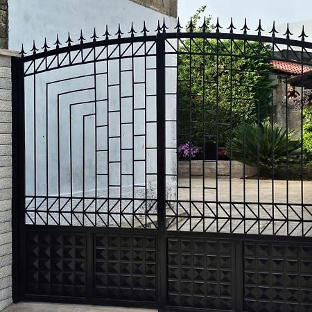 Guest House Amades Gjirokaster Bagian luar foto
