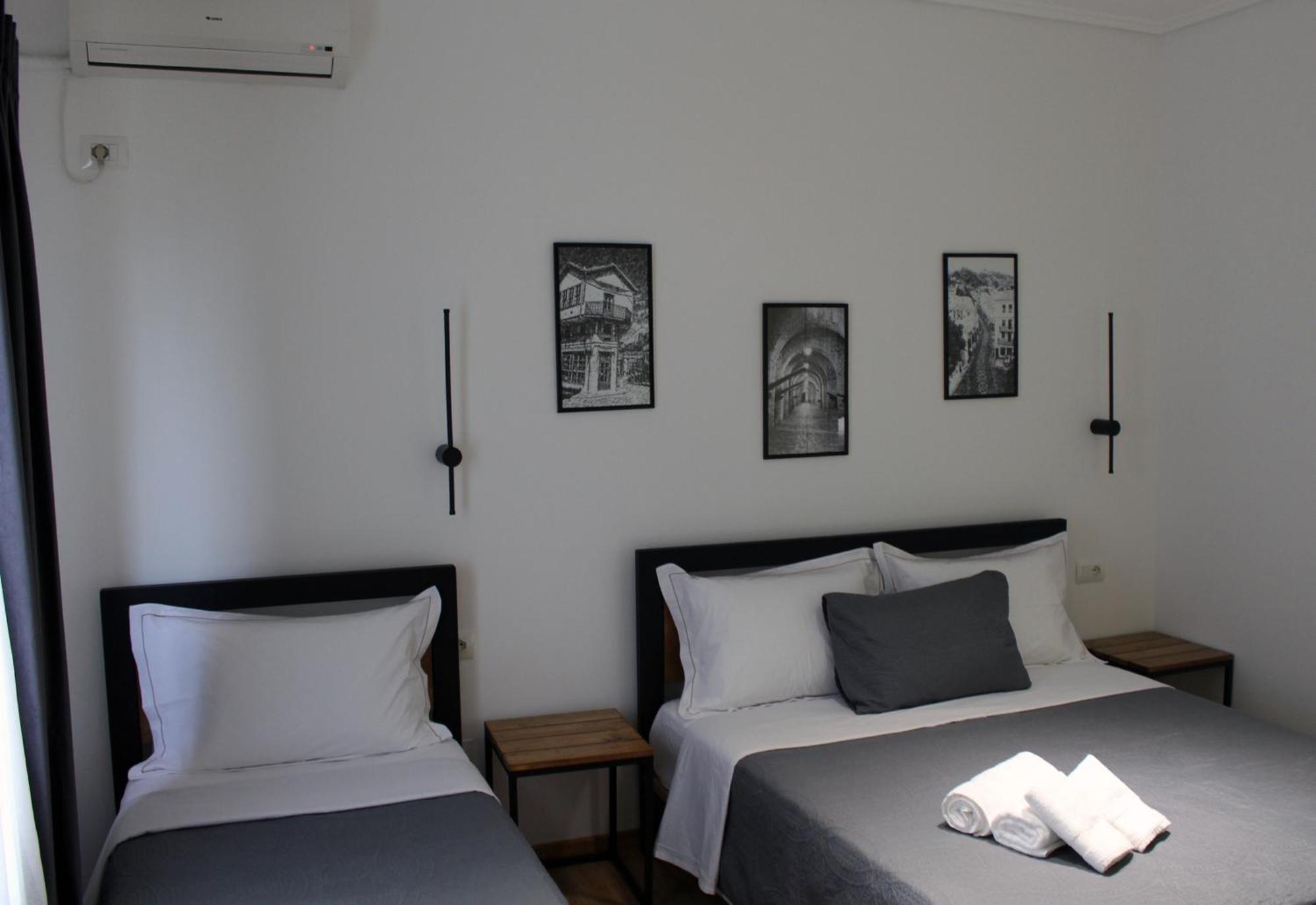 Guest House Amades Gjirokaster Bagian luar foto