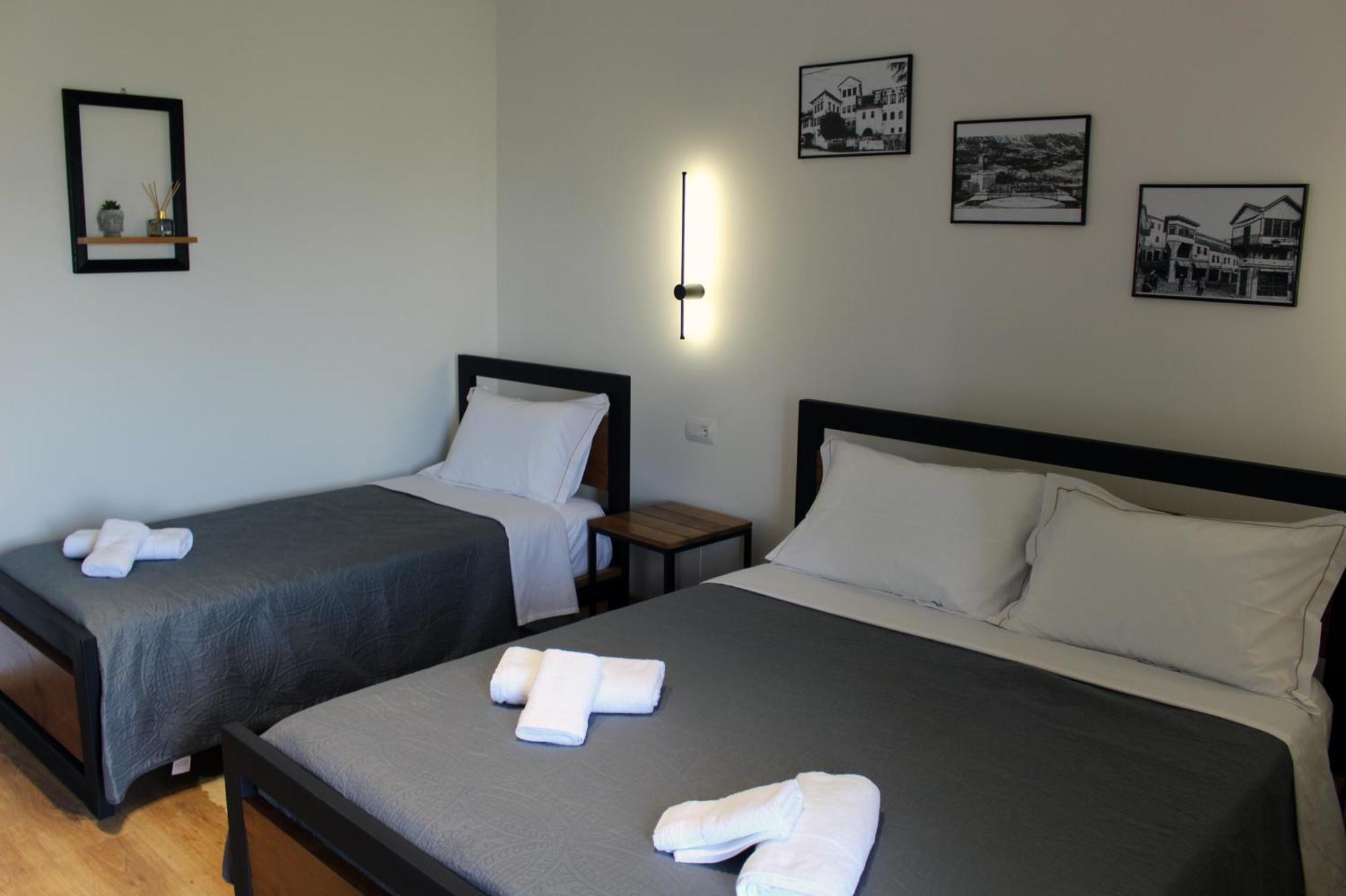 Guest House Amades Gjirokaster Bagian luar foto
