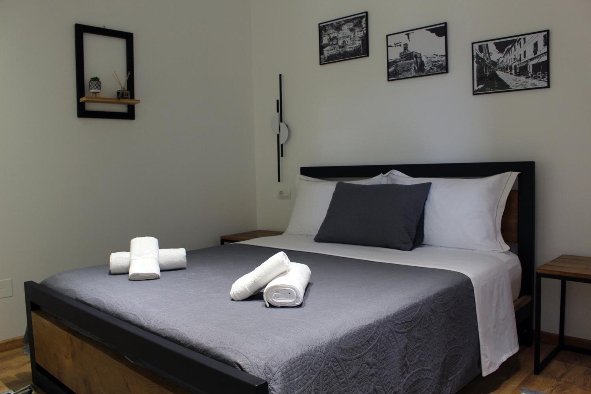 Guest House Amades Gjirokaster Bagian luar foto