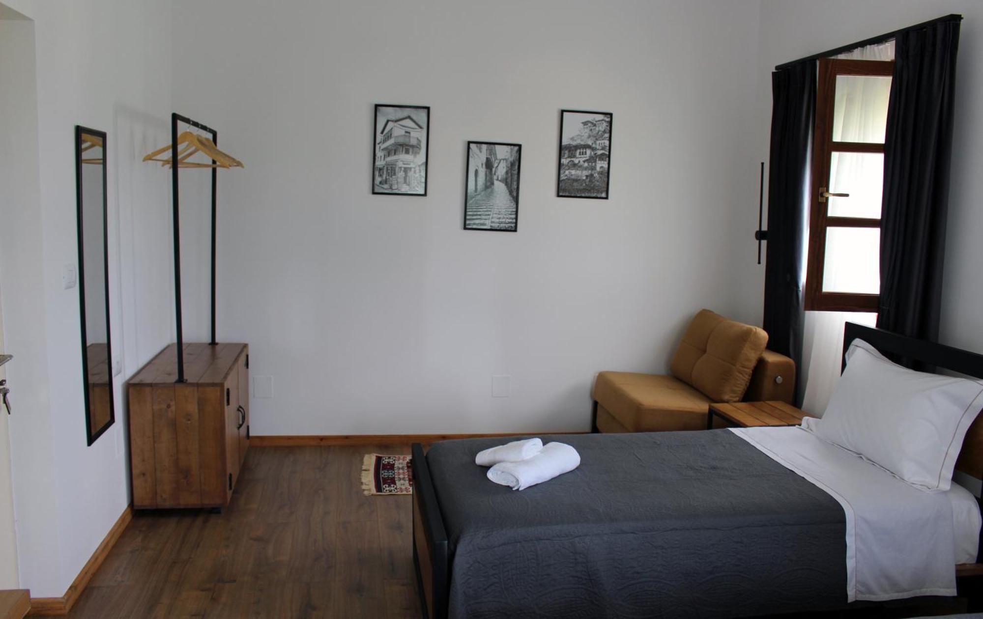 Guest House Amades Gjirokaster Bagian luar foto