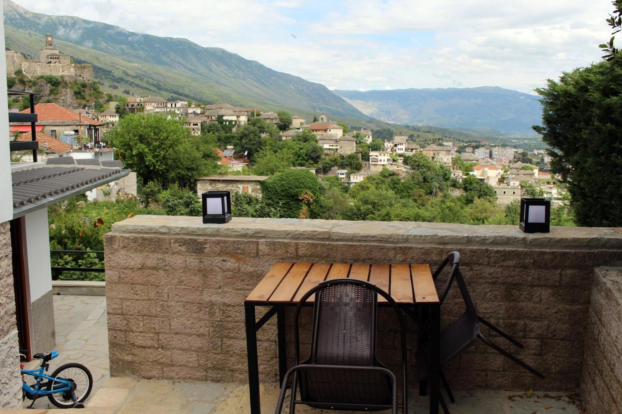 Guest House Amades Gjirokaster Bagian luar foto