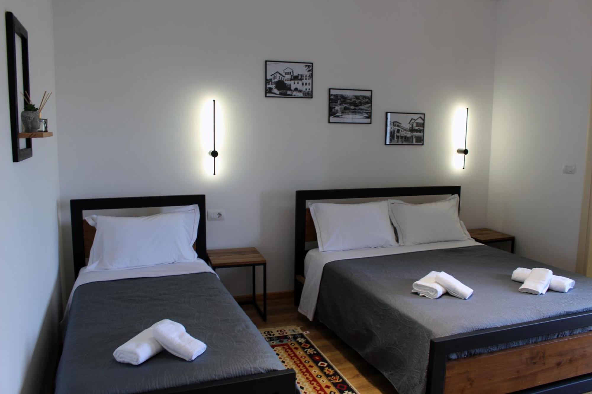 Guest House Amades Gjirokaster Bagian luar foto