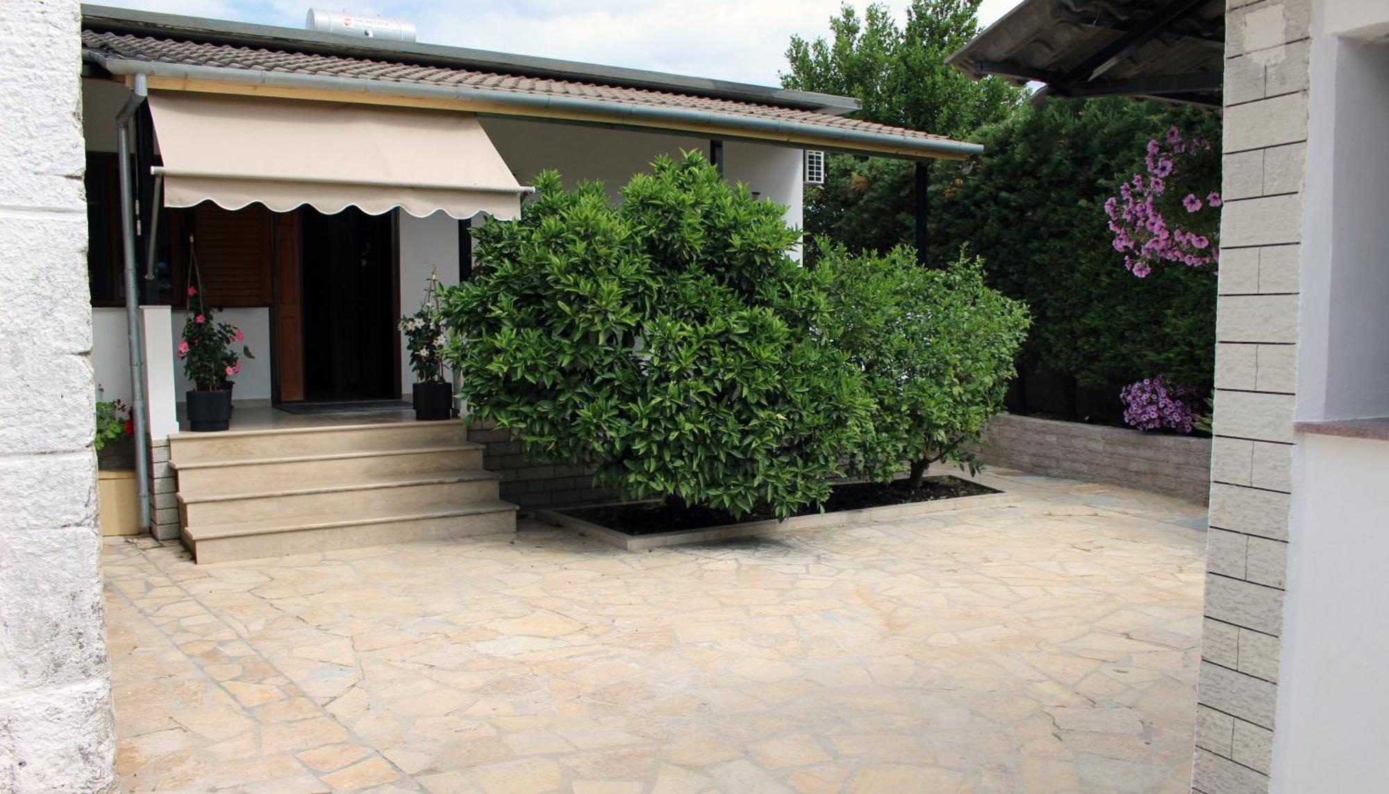 Guest House Amades Gjirokaster Bagian luar foto