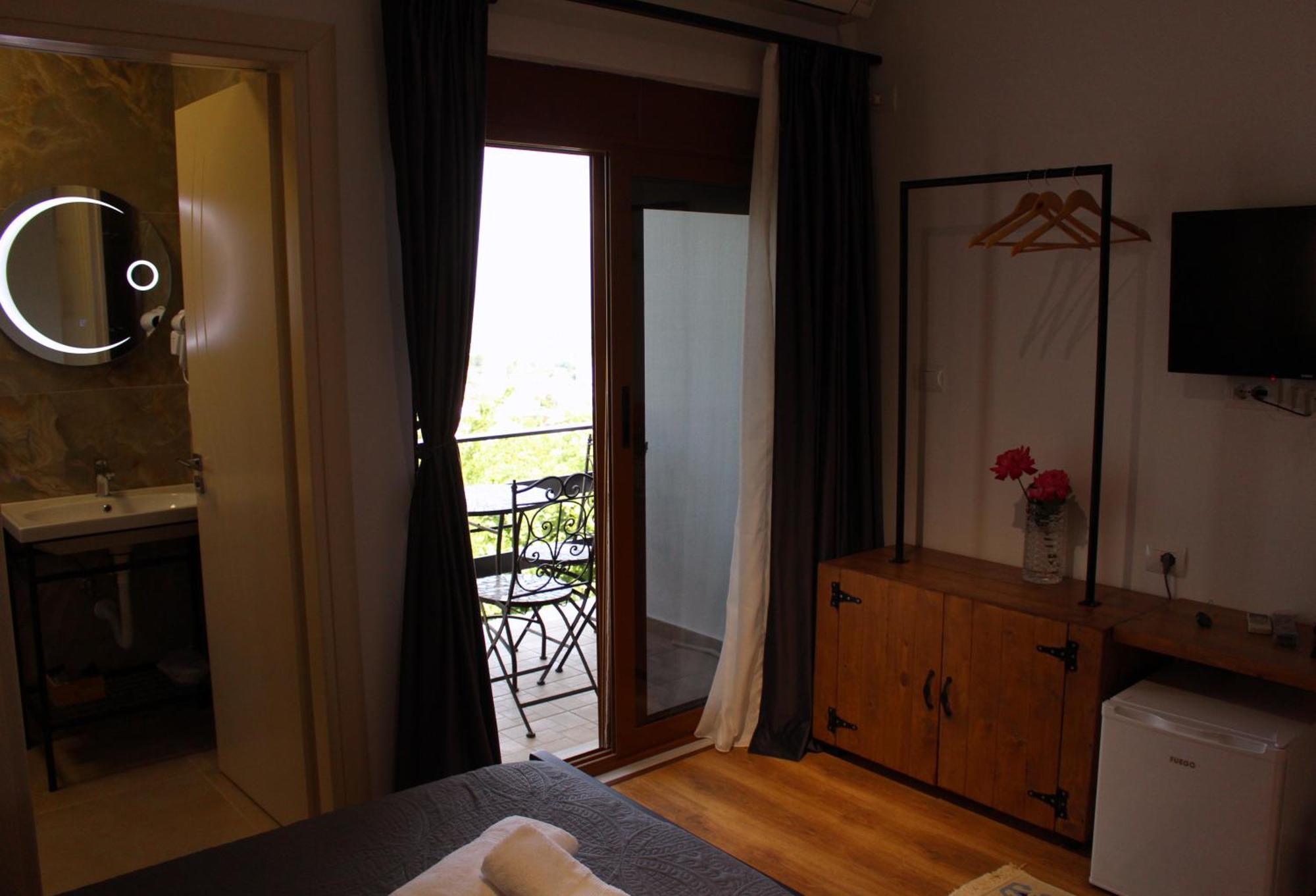 Guest House Amades Gjirokaster Bagian luar foto