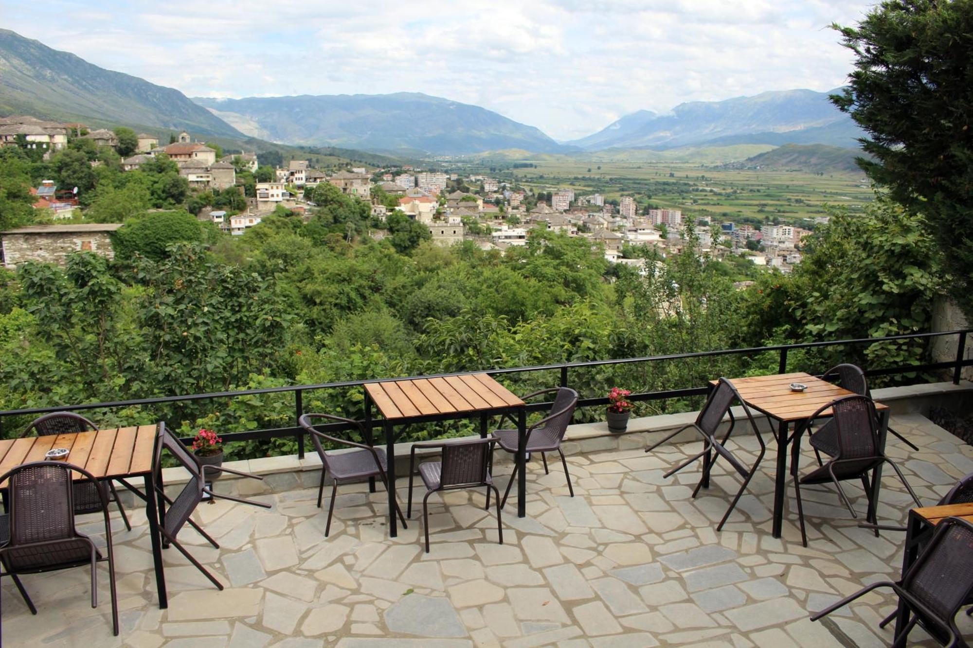 Guest House Amades Gjirokaster Bagian luar foto