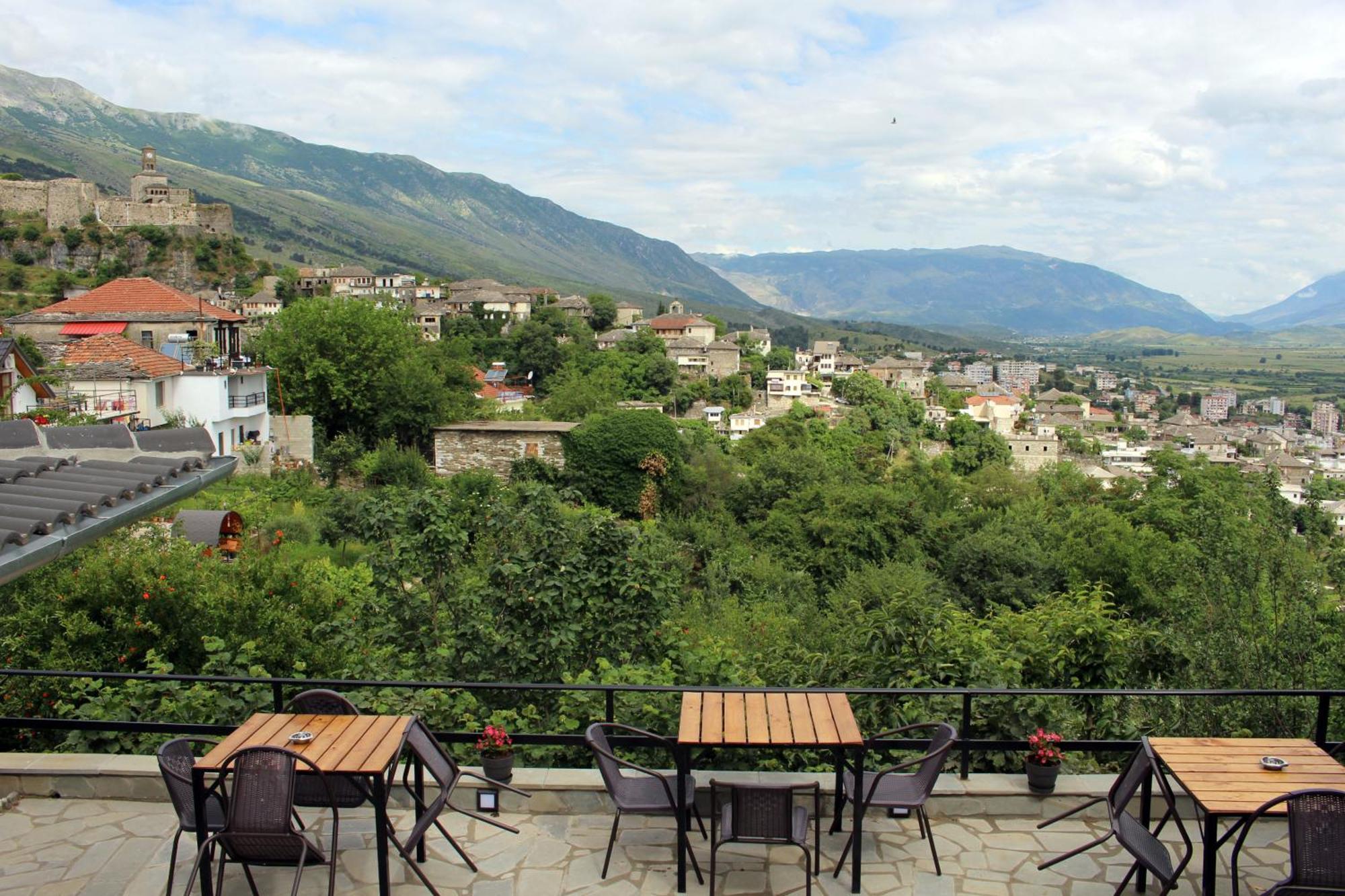 Guest House Amades Gjirokaster Bagian luar foto