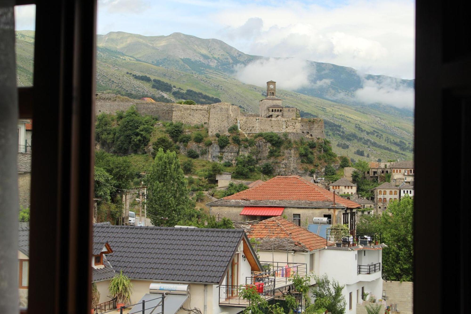 Guest House Amades Gjirokaster Bagian luar foto