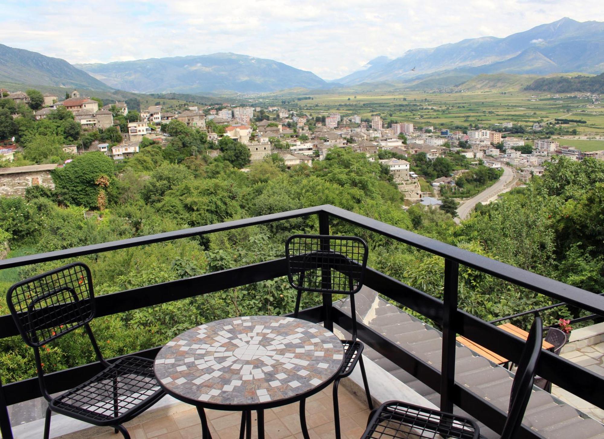 Guest House Amades Gjirokaster Bagian luar foto