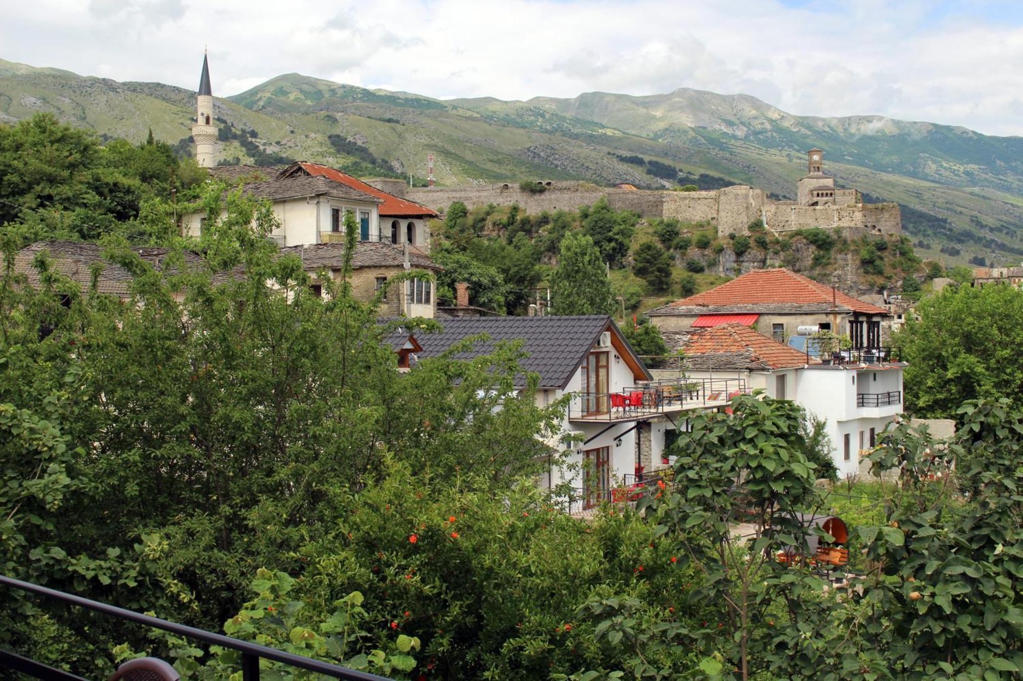 Guest House Amades Gjirokaster Bagian luar foto