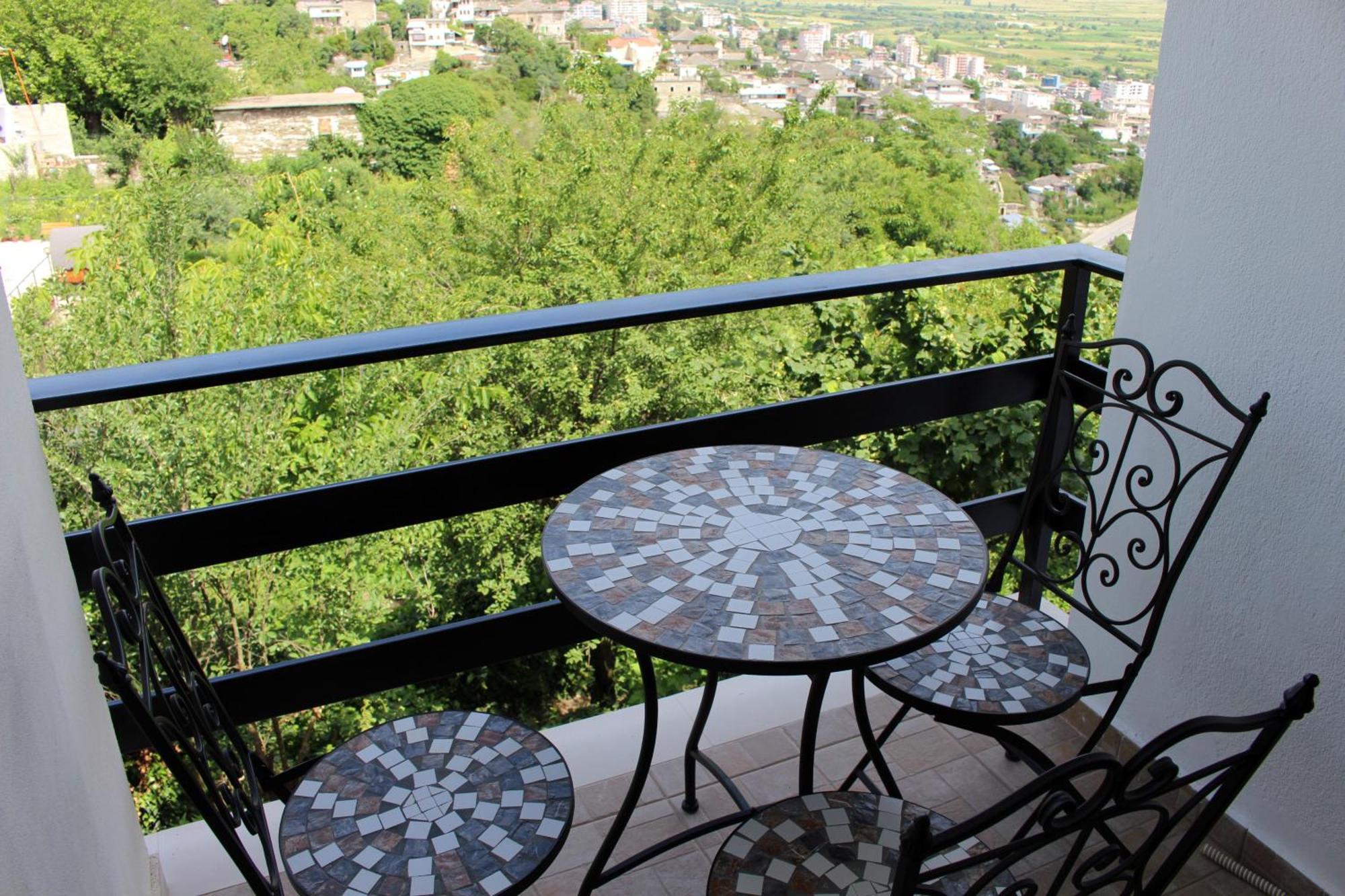 Guest House Amades Gjirokaster Bagian luar foto